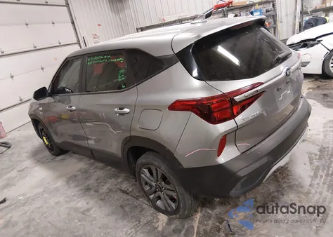 2021 Kia Seltos Lx z USA, uszkodzony, nr VIN KNDEPCAA3M7144715